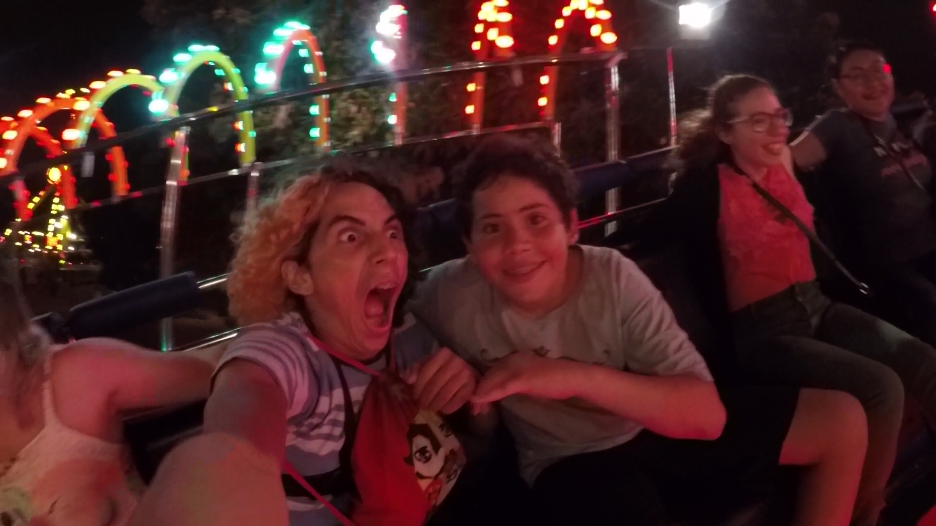 http://videos.introcdc.com/Canal/Vlogs/CPPP/Universal Park 2019/GOPR5615.00_27_25_46.Quadro051.png
